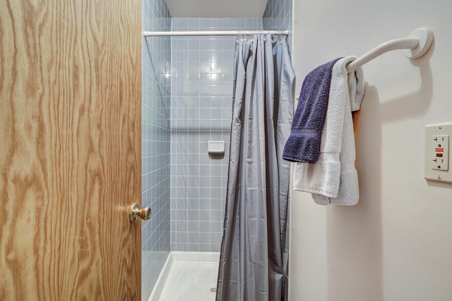 More Photos Of 365 Warren Ave, Silverthorne Showroom For Lease