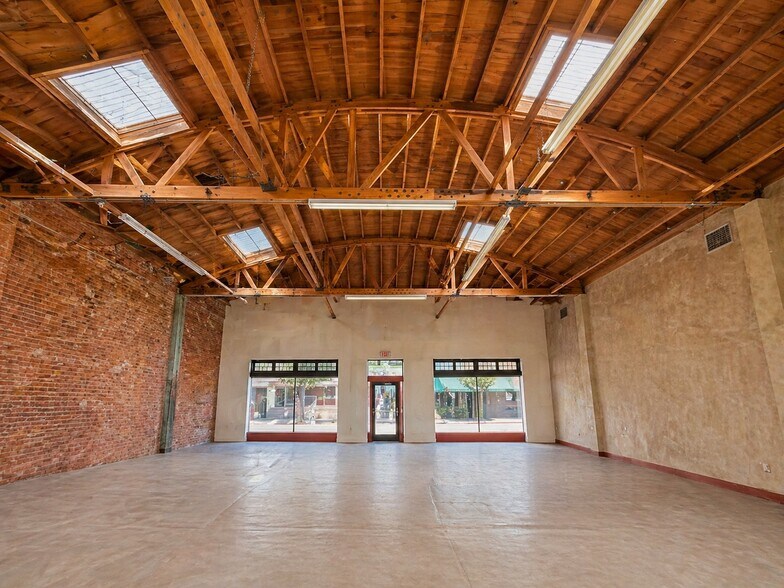 More Photos Of 457 E Thompson Blvd, Ventura Freestanding For Sale