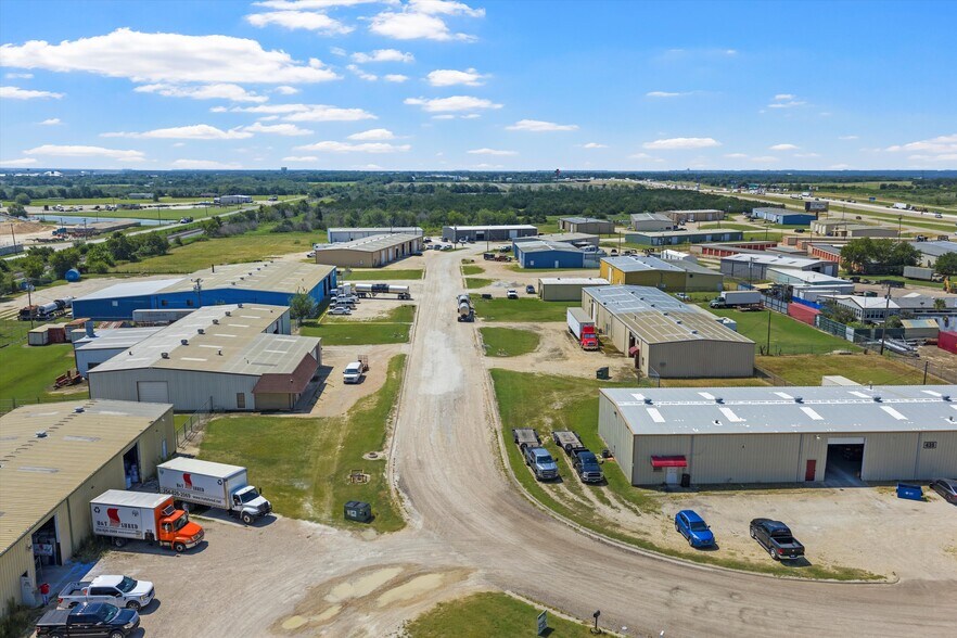 More Photos Of 435 S McLennan Loop, Elm Mott Warehouse For Lease