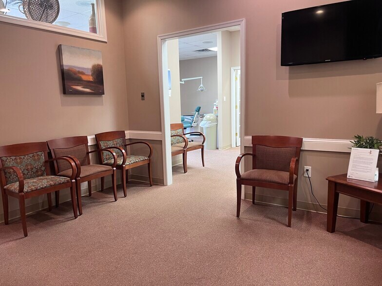 More Photos Of 871 W King St, Shippensburg Office For Lease