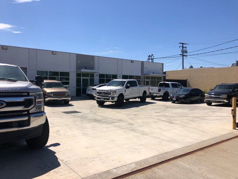More Photos Of 16619 S Broadway St, Gardena Flex For Lease