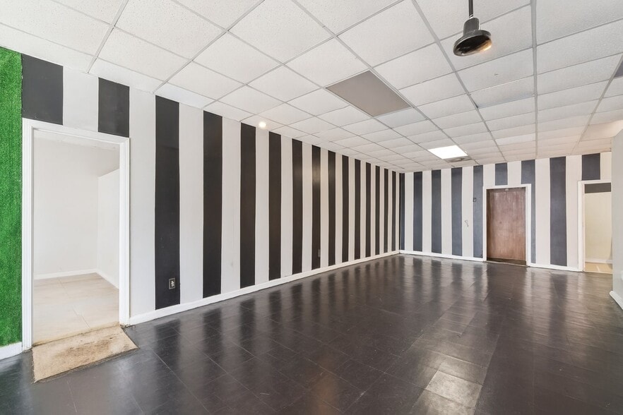 More Photos Of 5866 Love St, Austell Storefront For Sale