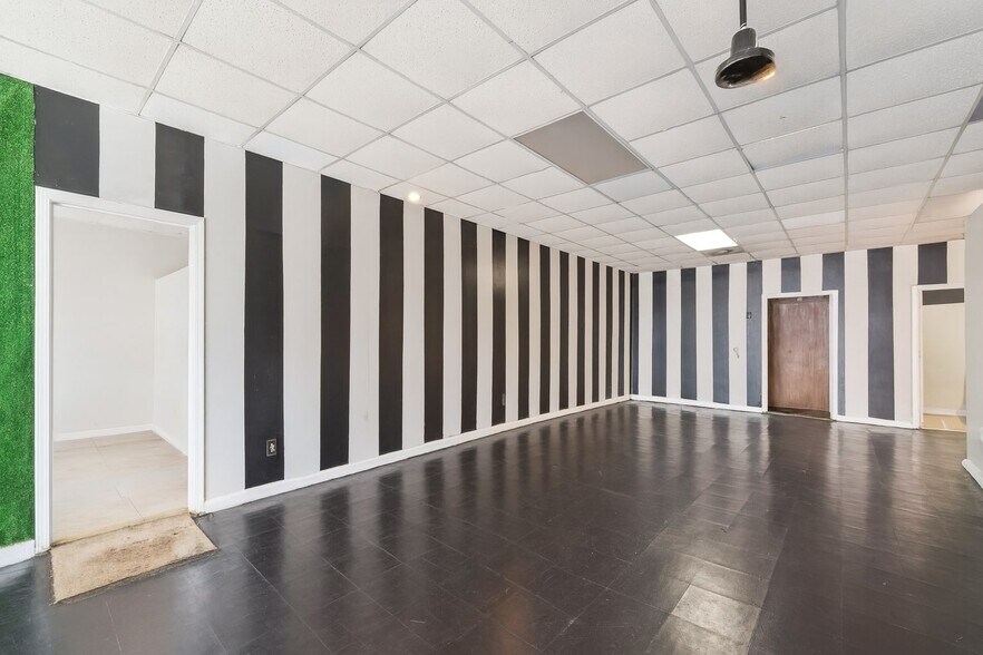 More Photos Of 5866 Love St, Austell Storefront For Sale