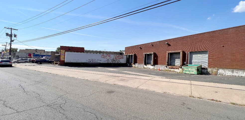 Primary Photo Of 706-720 Trumbull St, Elizabeth Warehouse For Lease