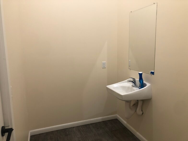 More Photos Of 1549 University Ave W, Saint Paul Office For Lease