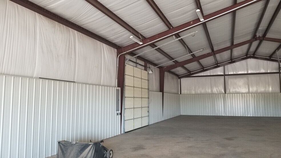 More Photos Of 3701 US Highway 81, Marlow Warehouse For Lease