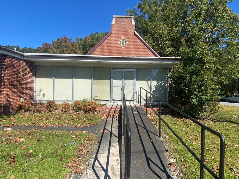 More Photos Of 2611 E 10th St, Greenville Storefront Retail Office For Sale