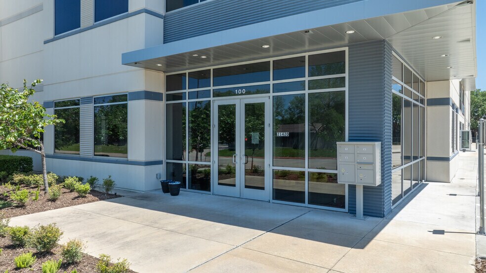 More Photos Of 21420 Northwest Fwy, Cypress Distribution For Lease
