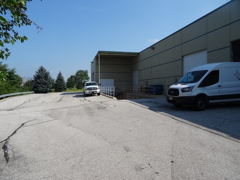 More Photos Of 2760 Beverly Dr, Aurora Warehouse For Lease