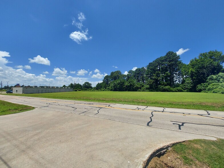 More Photos Of 15222 FM 2920 Rd, Tomball General Retail For Sale