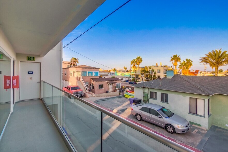 More Photos Of 3449 Ocean Front Walk, San Diego Apartments For Sale