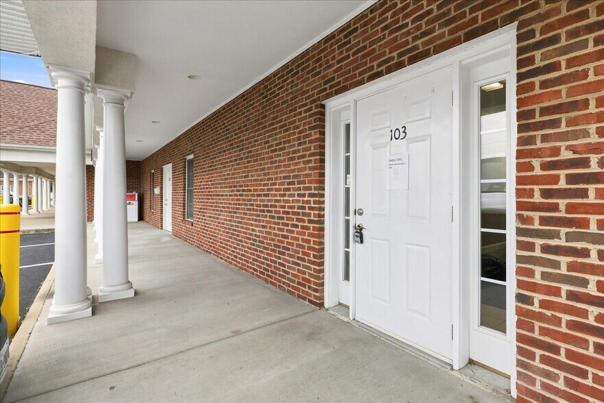 More Photos Of 1563 Jefferson Hwy, Fishersville Office For Lease