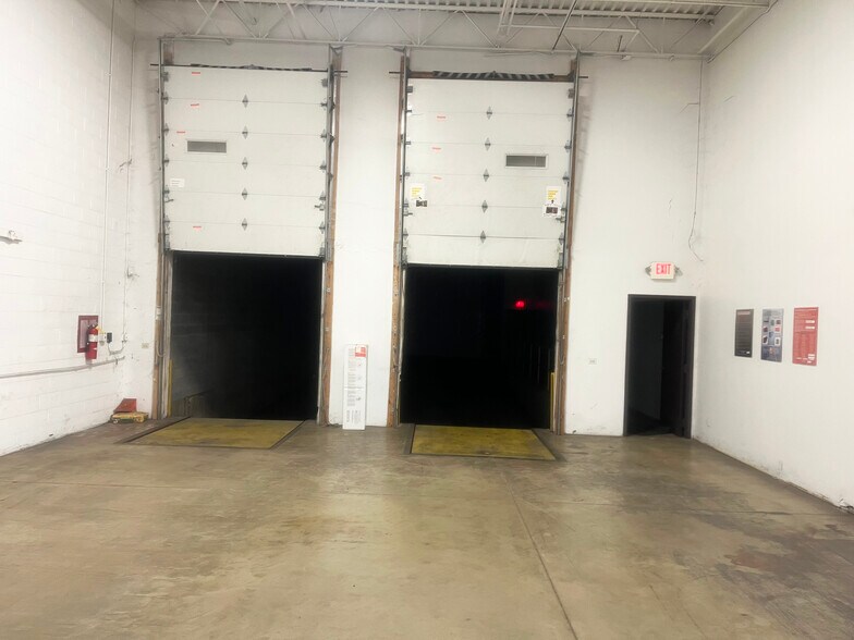 More Photos Of 700 Hilltop Dr, Itasca Warehouse For Lease