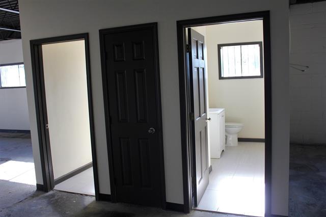 More Photos Of 2390 Lamar Ave, Memphis Office For Sale