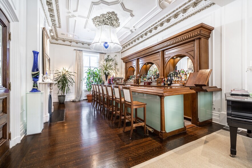 More Photos Of 1175-1183 Pl Du Frère-André, Montréal Office For Sale