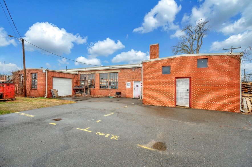 More Photos Of 400-410 Amaret St, Fredericksburg Auto Repair For Lease