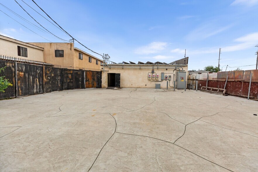 More Photos Of 11285 Goss St, Sun Valley Warehouse For Sale