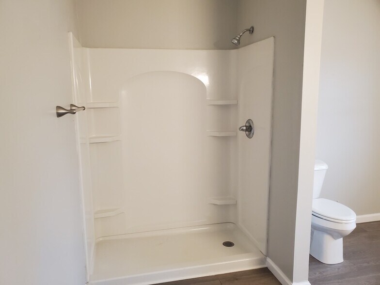 More Photos Of 600 E Mary St, Yates Center Apartments For Sale