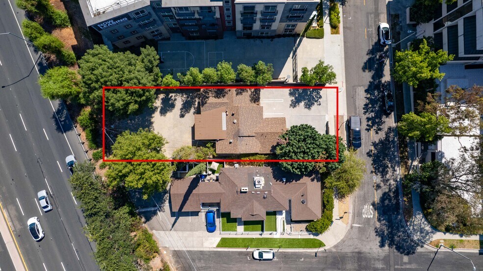 Primary Photo Of 22151 Clarendon St, Woodland Hills Medical For Sale