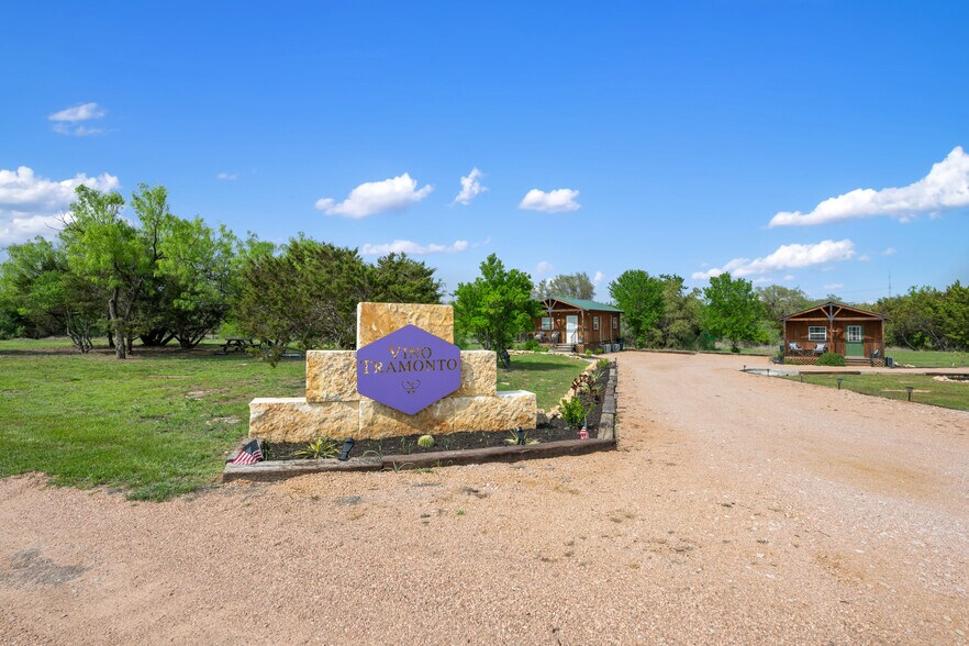 More Photos Of 212 Co 413 rd, Spicewood Hotel For Sale