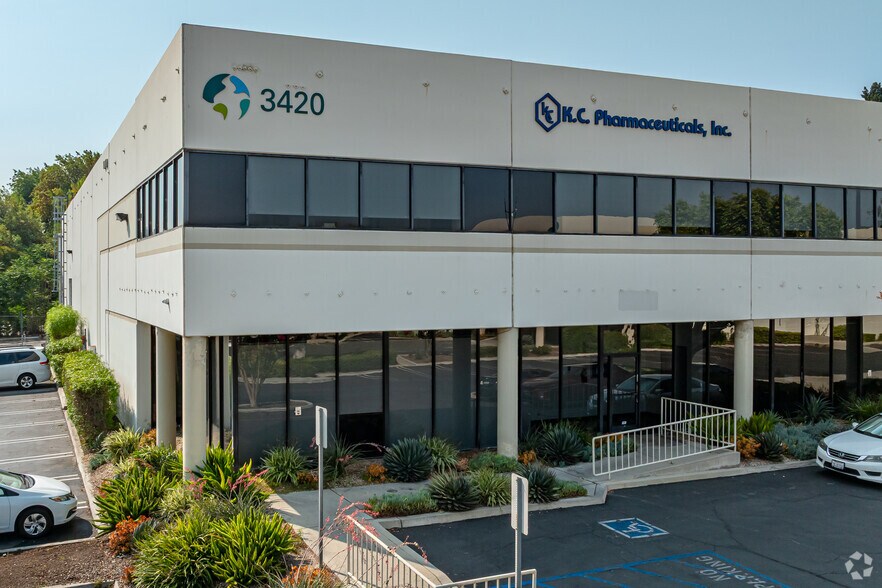 More Photos Of 3420 Pomona Blvd, Pomona Warehouse For Lease