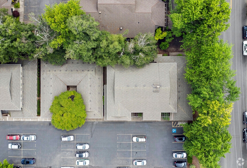 More Photos Of 895 Country Club Rd, Eugene Office For Lease