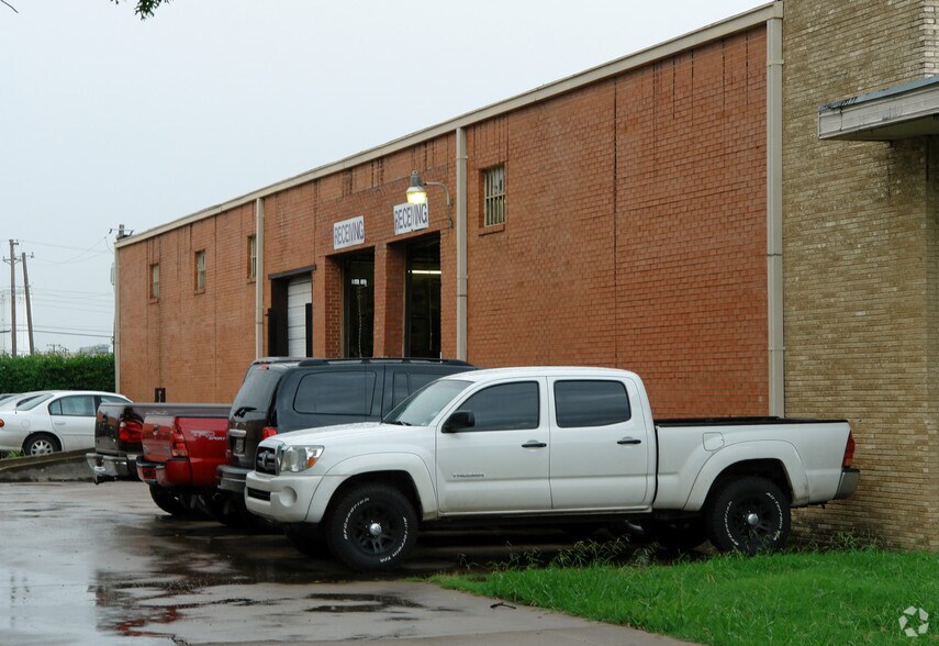 More Photos Of 9001-9005 Sovereign Row, Dallas Distribution For Lease