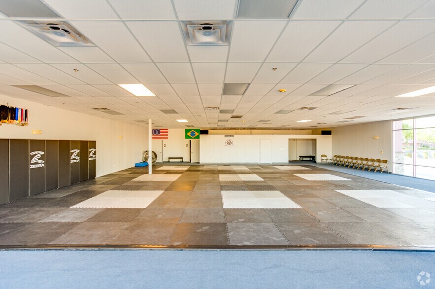 More Photos Of 2737 W Thunderbird Rd, Phoenix Freestanding For Sale