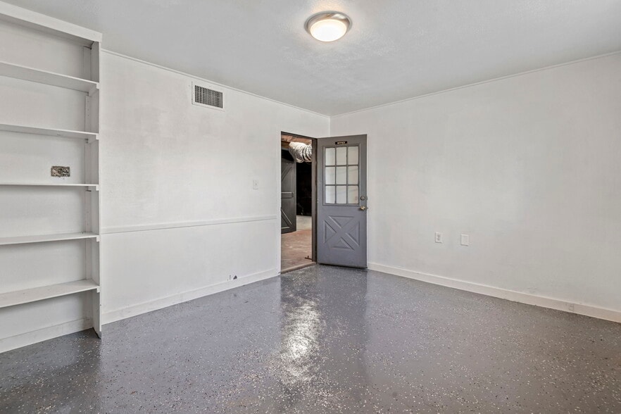 More Photos Of 25232 Hardin Store Rd, Magnolia Manufacturing For Lease