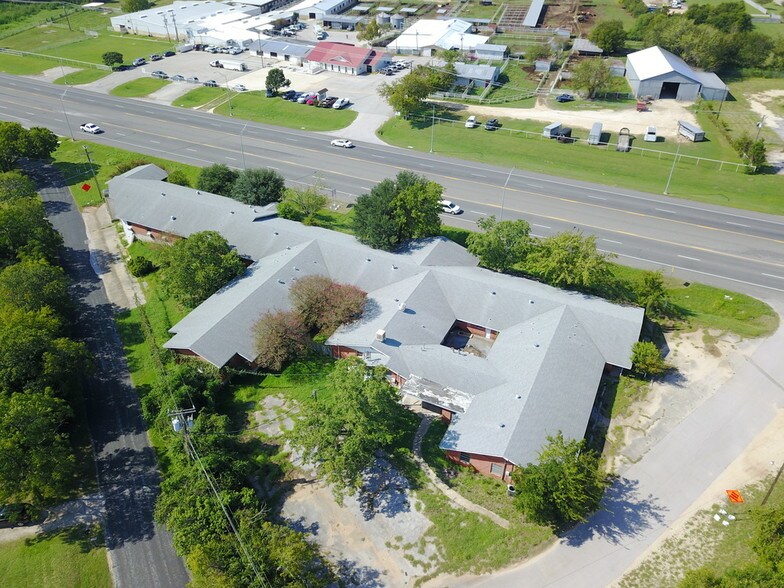 More Photos Of 605 Hwy 290 North, Elgin Office For Sale