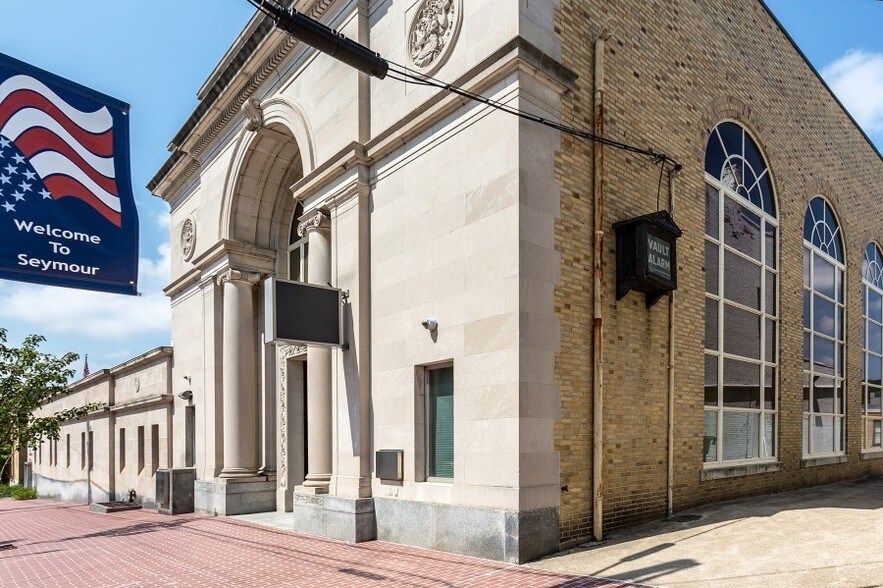 More Photos Of 115 Main St, Seymour General Retail For Sale