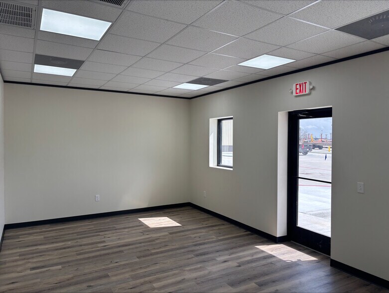 More Photos Of 1850 W Henderson Rd, Angleton Unknown For Lease