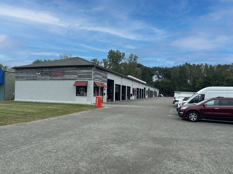 Primary Photo Of 33939-33961 Plymouth Rd, Livonia Auto Repair For Lease