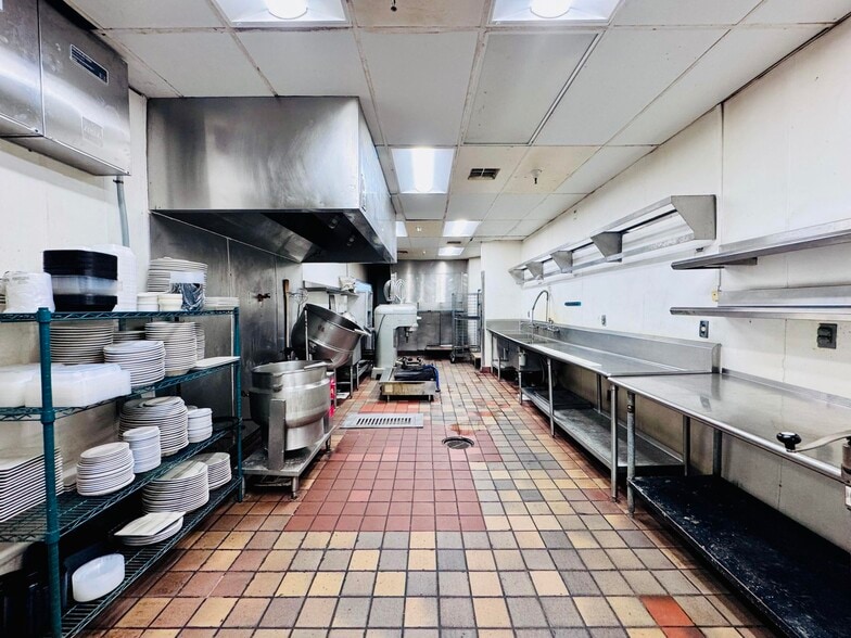 More Photos Of 1987 Hilltop Dr, Redding General Retail For Lease