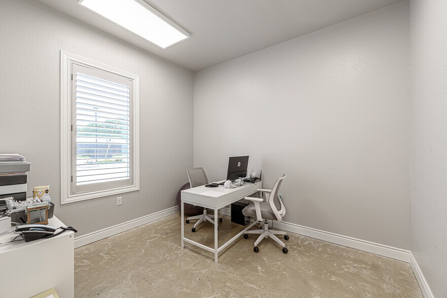 More Photos Of , Tomball Office For Sale