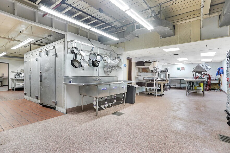 More Photos Of 35 S Main St, Batesville Warehouse For Sale