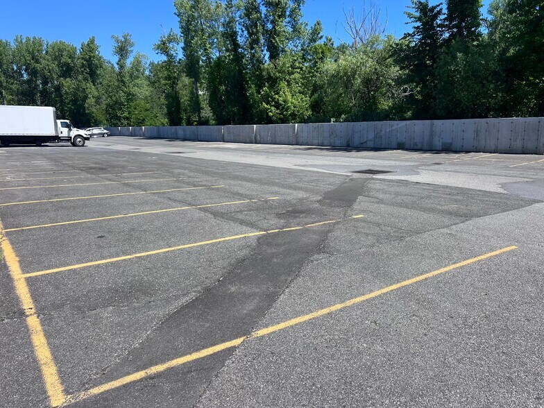 More Photos Of 102 Fairview Park Dr, Elmsford Warehouse For Lease