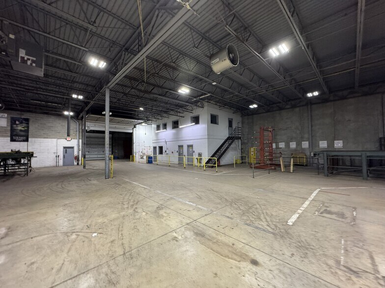 More Photos Of 2946 Janet dr, Waterloo Industrial For Sale