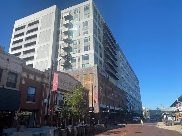 More Photos Of 1111-1113 South Blvd, Oak Park Restaurant For Lease