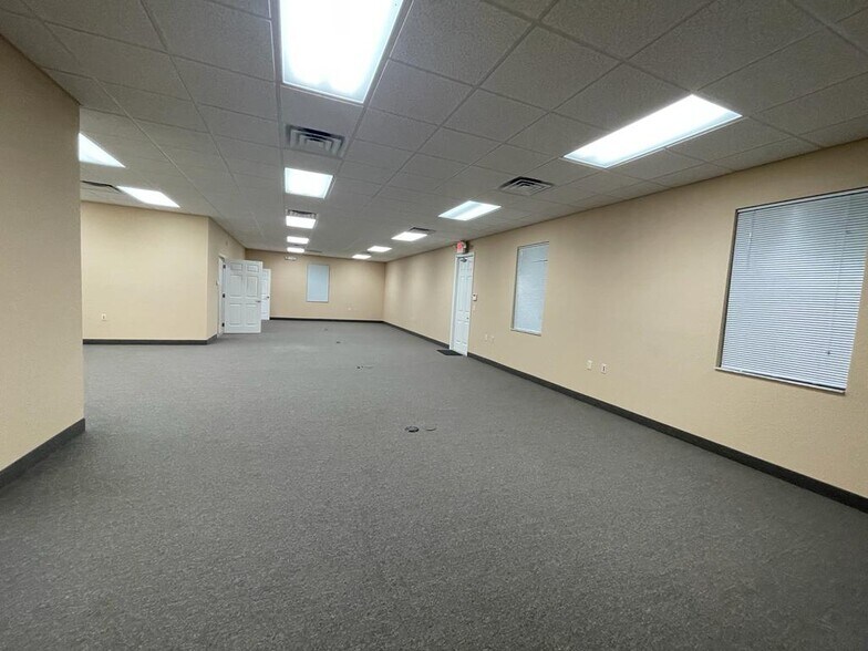 More Photos Of 2010 NE 14th St, Ocala Office For Lease