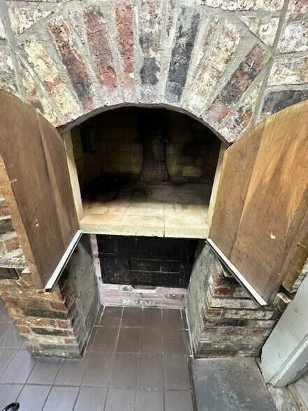 More Photos Of 1100 N York St, Muskogee Restaurant For Sale