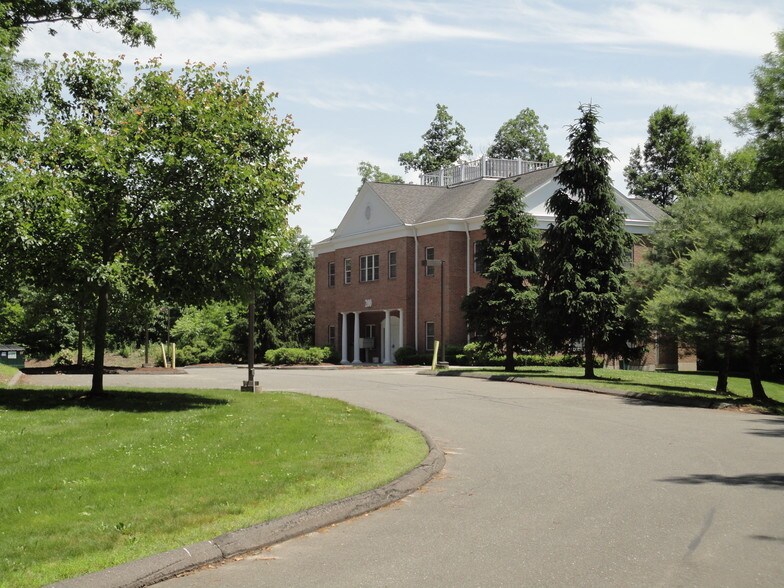 More Photos Of 200 Mountain Rd, Farmington Office For Lease