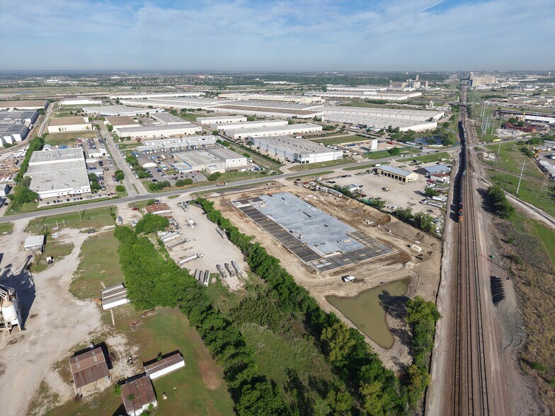 More Photos Of 5260 Blue Mound Rd, Fort Worth Industrial For Lease
