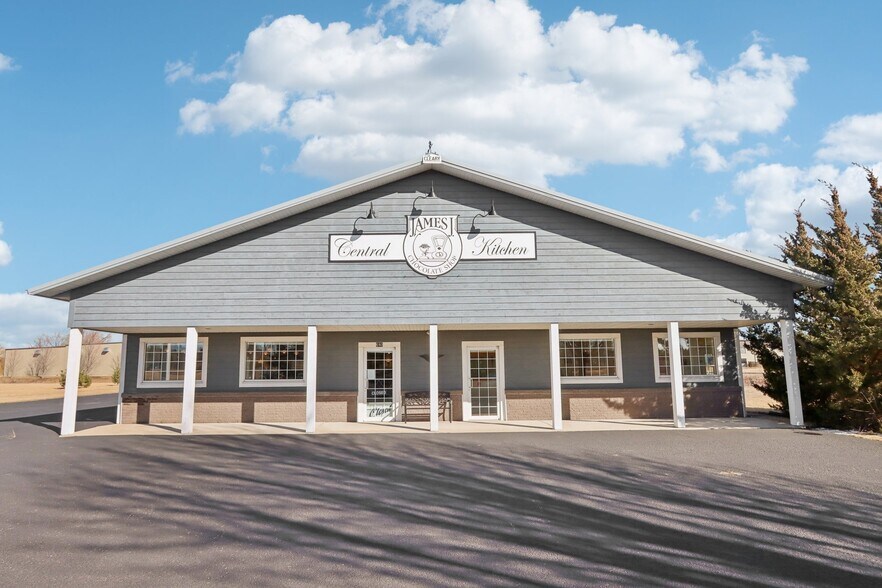 Primary Photo Of 680 Enterprise Dr, Lake Mills Freestanding For Lease