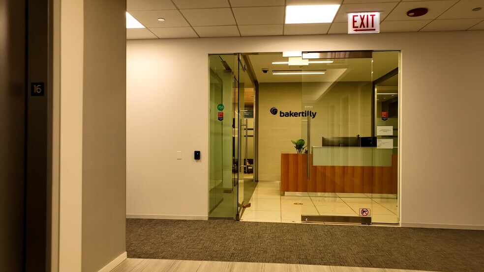 More Photos Of 225 W Wacker Dr, Chicago Office For Sale