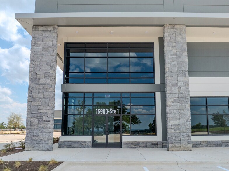 More Photos Of Sweetwater Village Dr, Austin Unknown For Lease