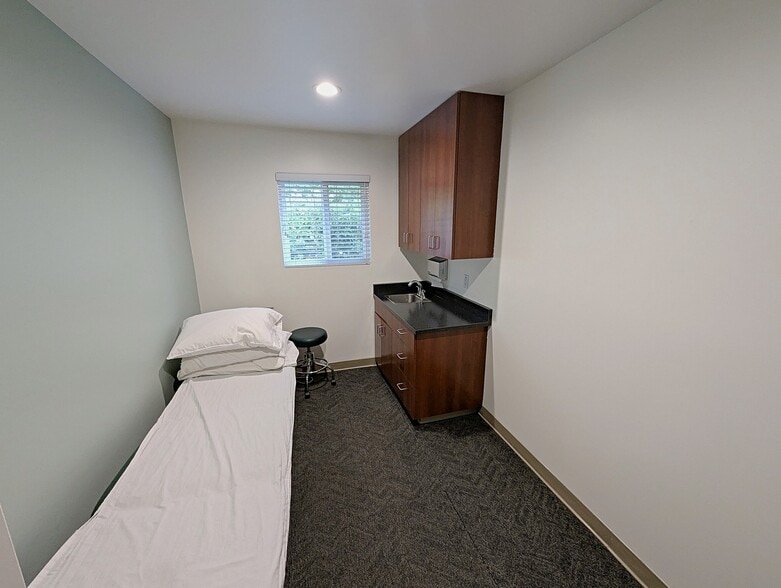 More Photos Of 465 March Ave, Healdsburg Medical For Sale