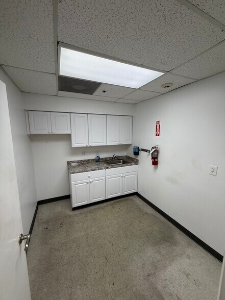 More Photos Of 4405-4493 NW 97th Ave, Doral Warehouse For Lease