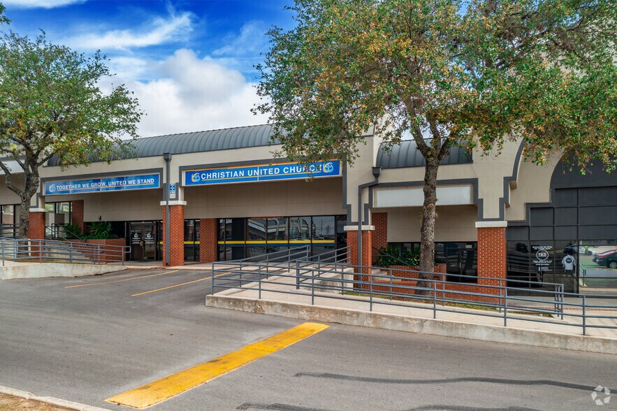 More Photos Of 7530 Bandera Rd, San Antonio Storefront For Lease