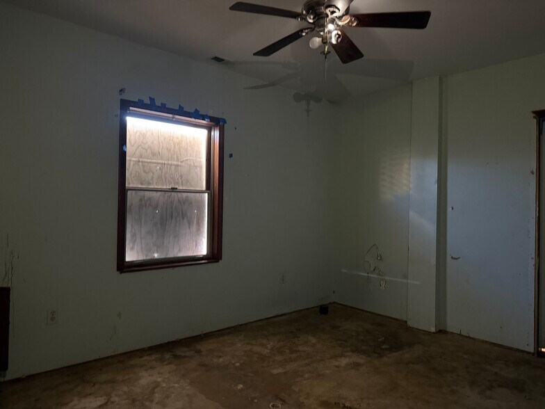 More Photos Of 321 W Broadway St, Excelsior Springs Office For Sale